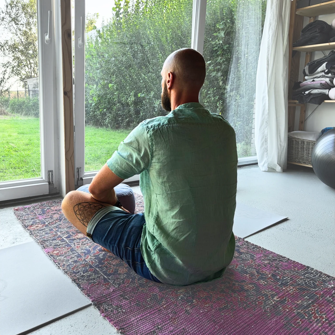 Renzo Lieverloo tijdens meditatie